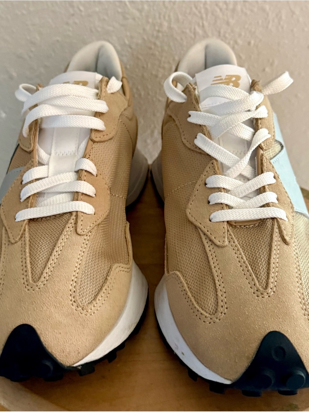 New Balance 327